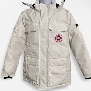 Women’s Medium Trendy All White Full Zip Parka with Faux Fur Trimmed Hood